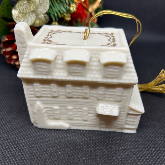 LENOX 1990 CHRISTMAS VILLAGE INN ORNAMENT - Picture 3 of 12